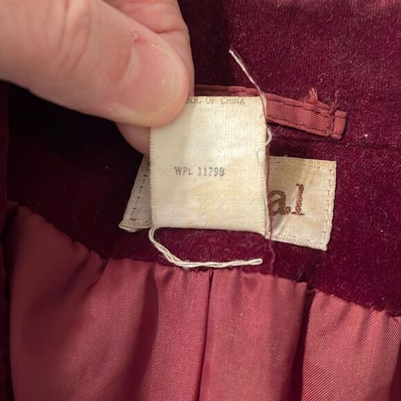 Personal Vintage Ladies Burgundy Velvet/Velour Double Button Front - Picture 10 of 10